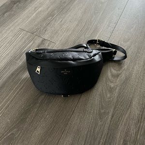 black faux leather sling bag ✨🪩